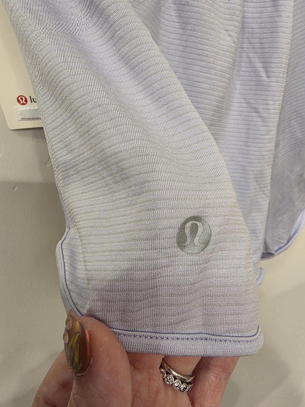 Lululemon Swiftly Mid-Rise Short 3" Size 12 - Picture 6 of 7